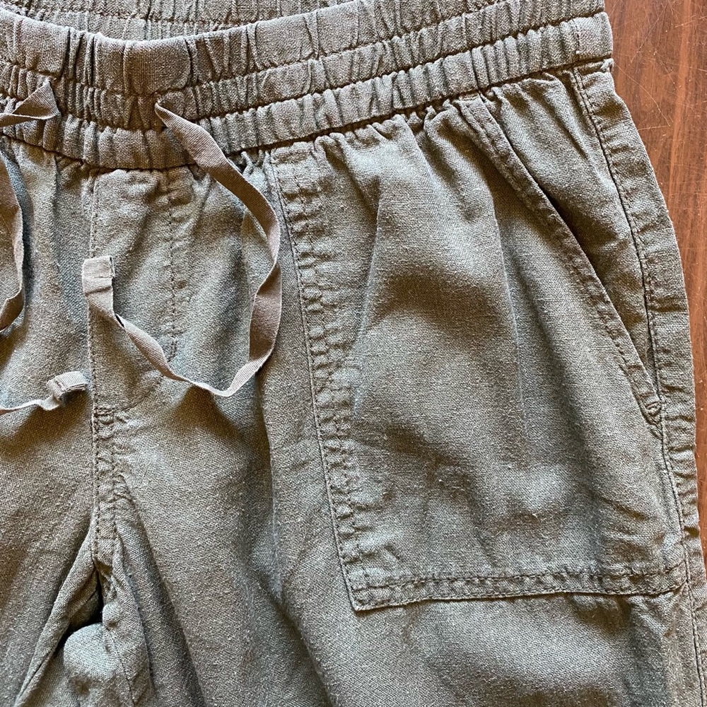 Old Navy Casual Linen Cropped Olive Pant- Women’s size Small